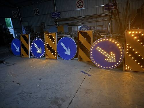 固原固原河南太阳能交通标牌 河南自发光交通路标牌厂家